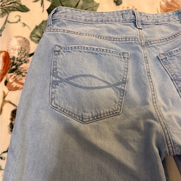 Women’s Abercrombie & Fitch high rise mom jeans signature collection - Picture 10 of 11